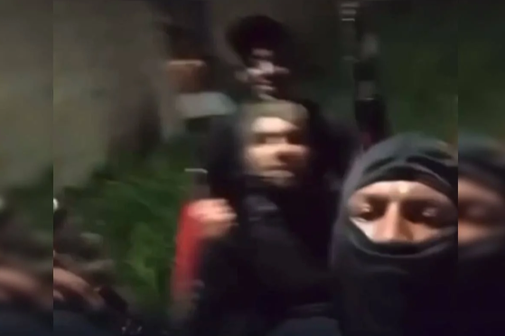 FireShot Capture 183 - Faccionados do CV zombam da polícia_ _Os cria tá na pista. Só AK-47_ - [www.metropoles.com].png