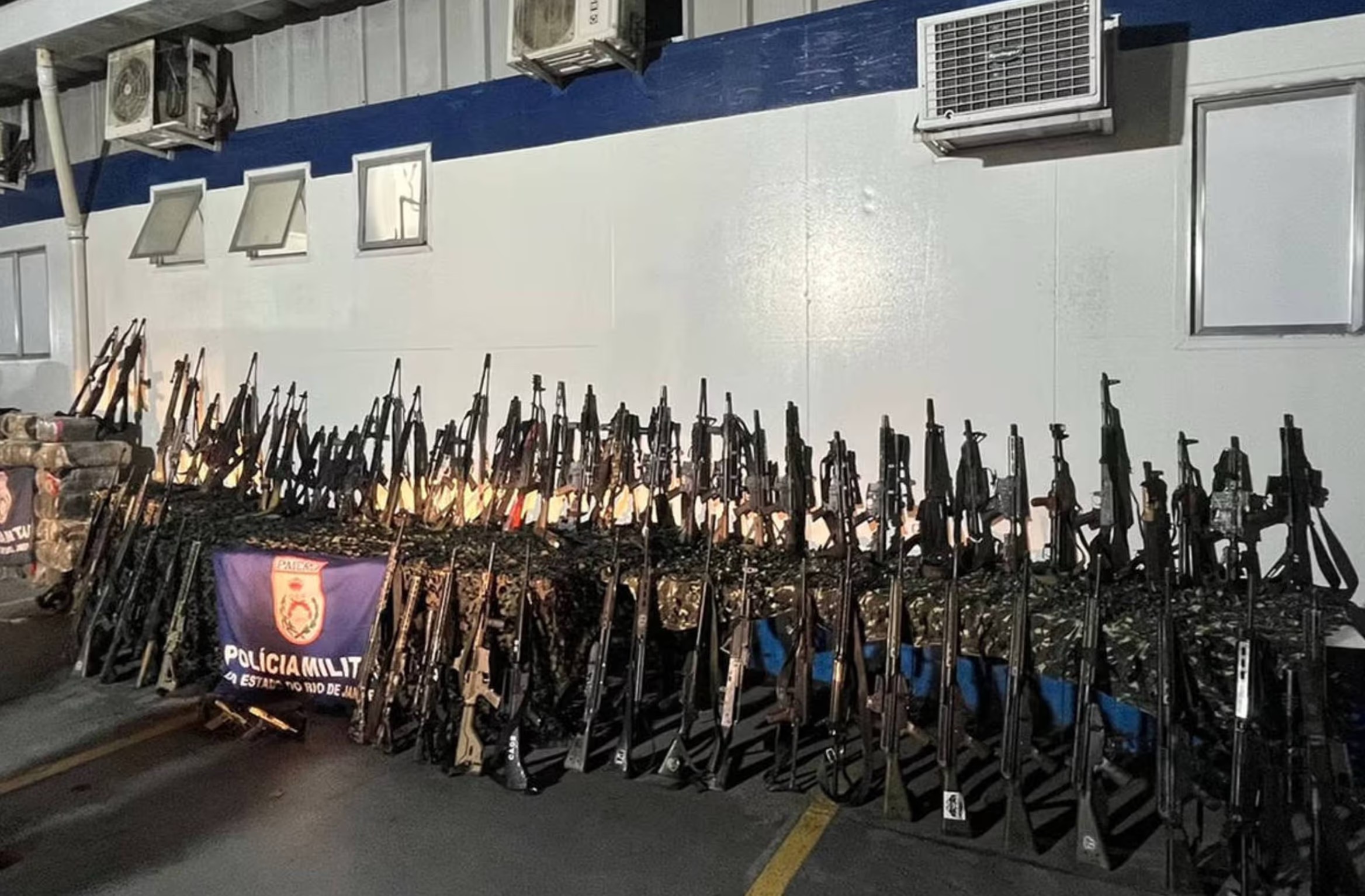 Armas apreendidas no Rio de Janeiro | Divulgação/ Polícia Militar do Rio de Janeiro