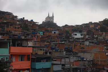 Vista geral da Vila Cruzeiro, no Complexo da Penha, um dos alvos da megaoperação policial que deixou 121 mortos na semana passada Foto: Pedro Kirilos/Estadão