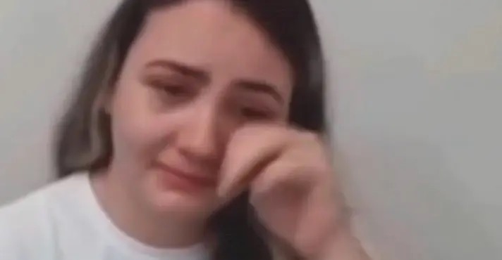 Gravado em novembro de 2024, vídeo de Débora dos Santos veio a público depois da retirada de sigilo por parte do STF: cabeleireira chora e pede que se 'compadeçam de mim' | Foto: Reprodução/TX