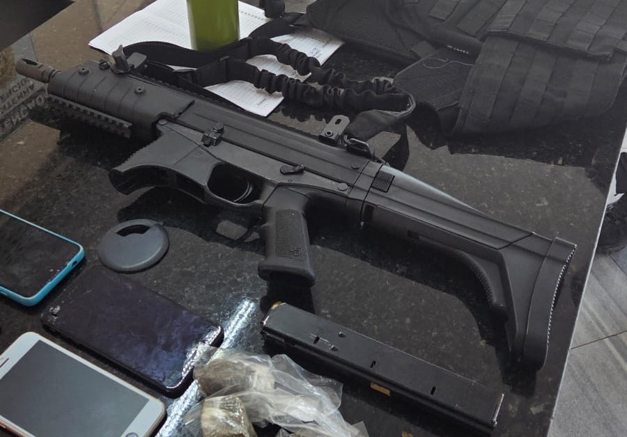 Polícia Militar apreende fuzil em Mãe Luiza