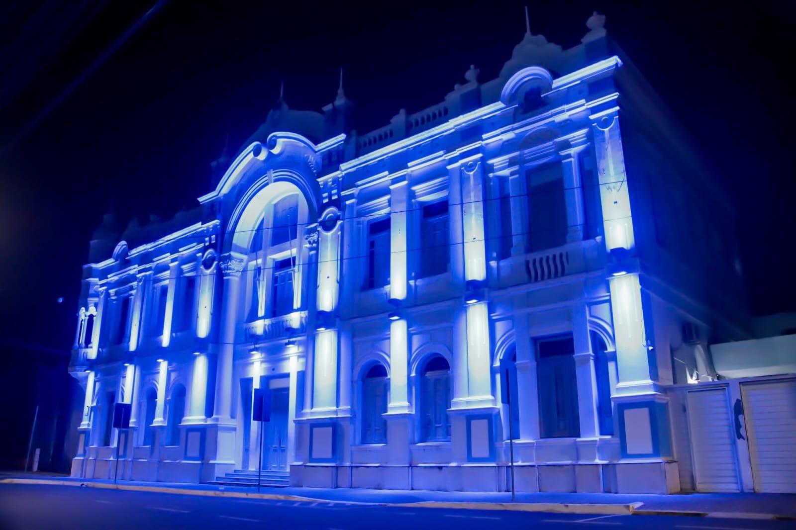 ILUMINAÇÃO NOVEMBRO AZUL EM NATAL | Crédito: Foto: Roberto Galhardo/Semsur