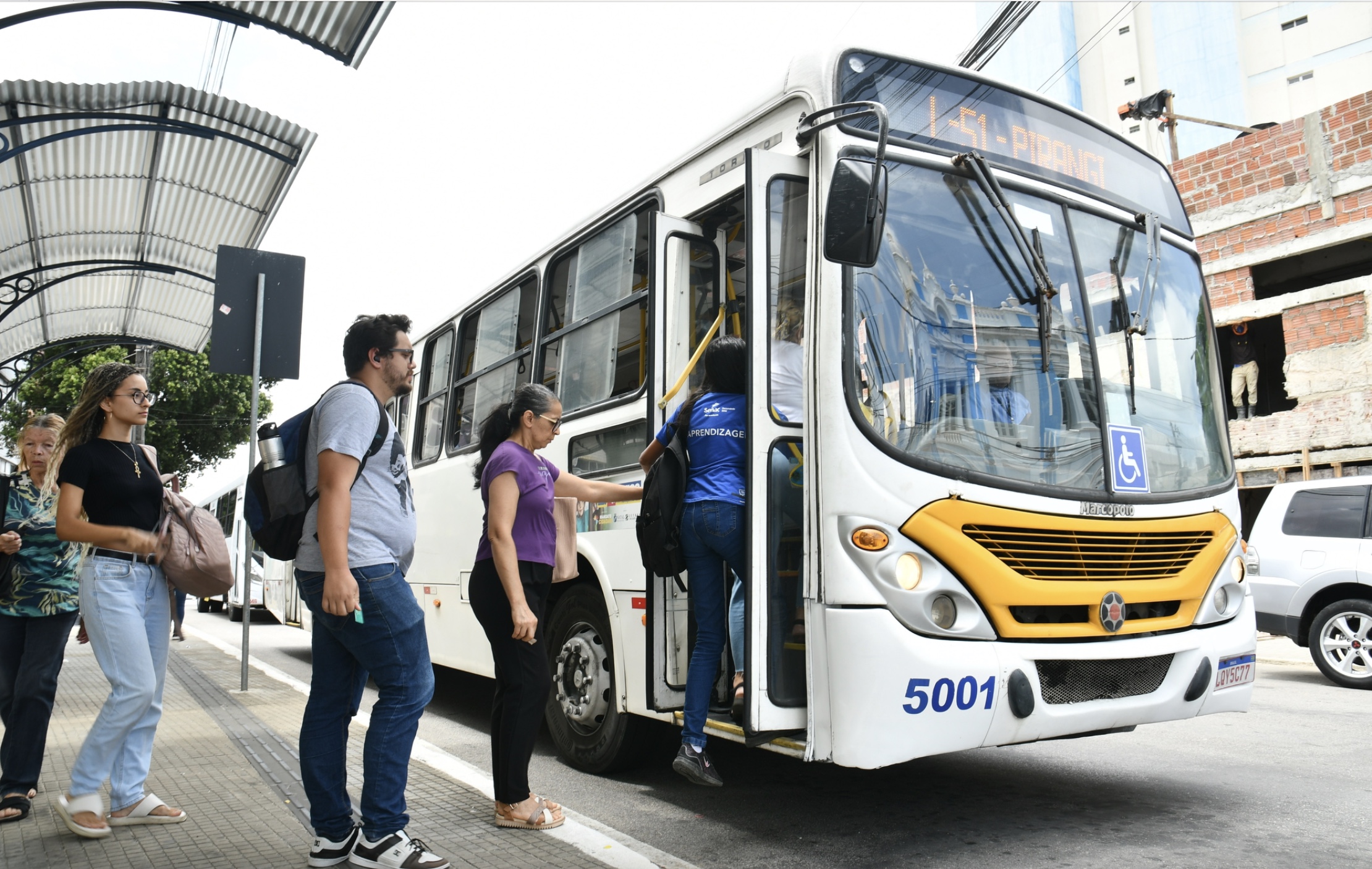 ONIBUS | Crédito: Demis Roussos/STTU