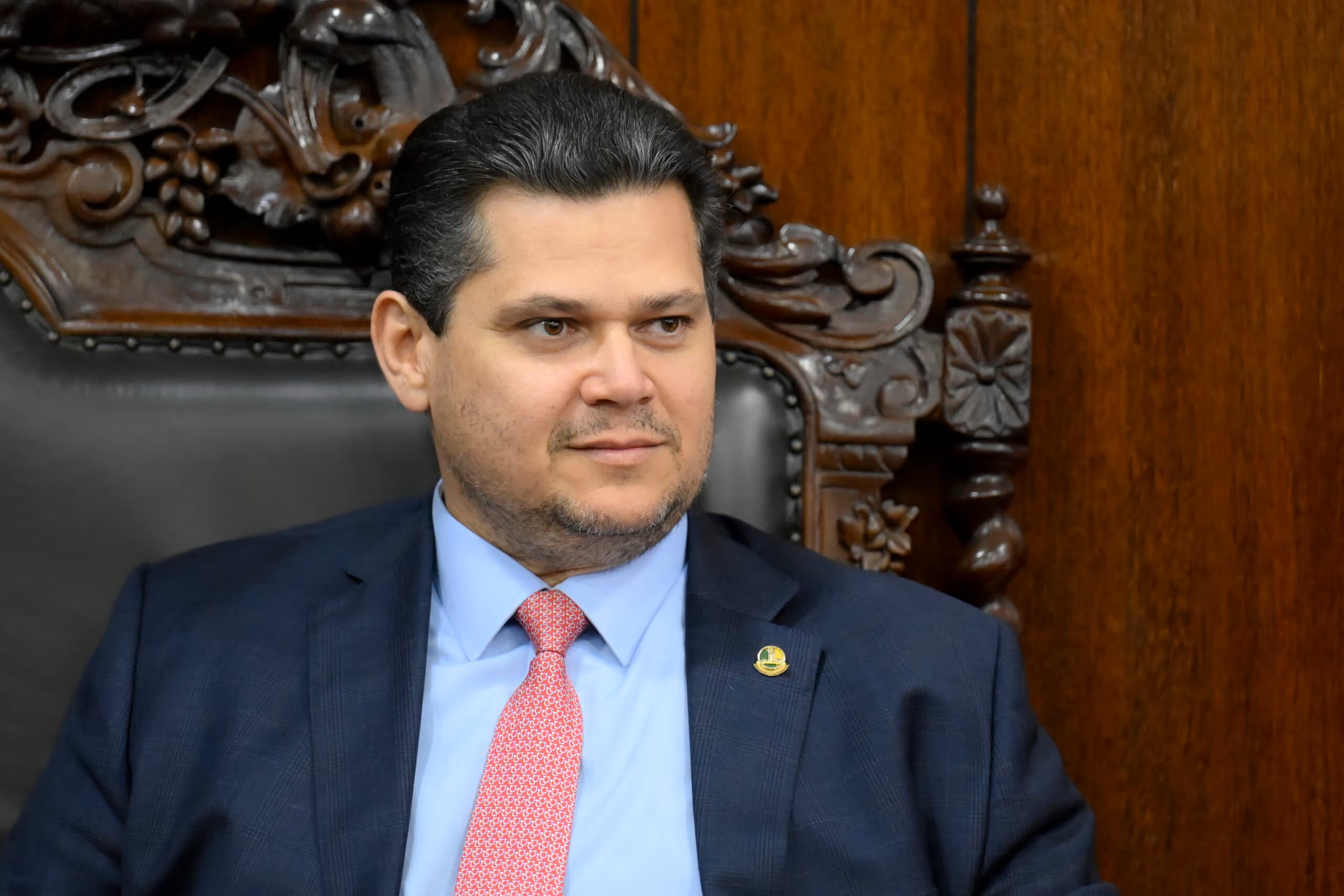 Presidente do Senado Federal, senador Davi Alcolumbre (União-AP), recebe estudantes que participam do Programa Jovem Senador 2025. Foto: Andressa Anholete/Agência Senado