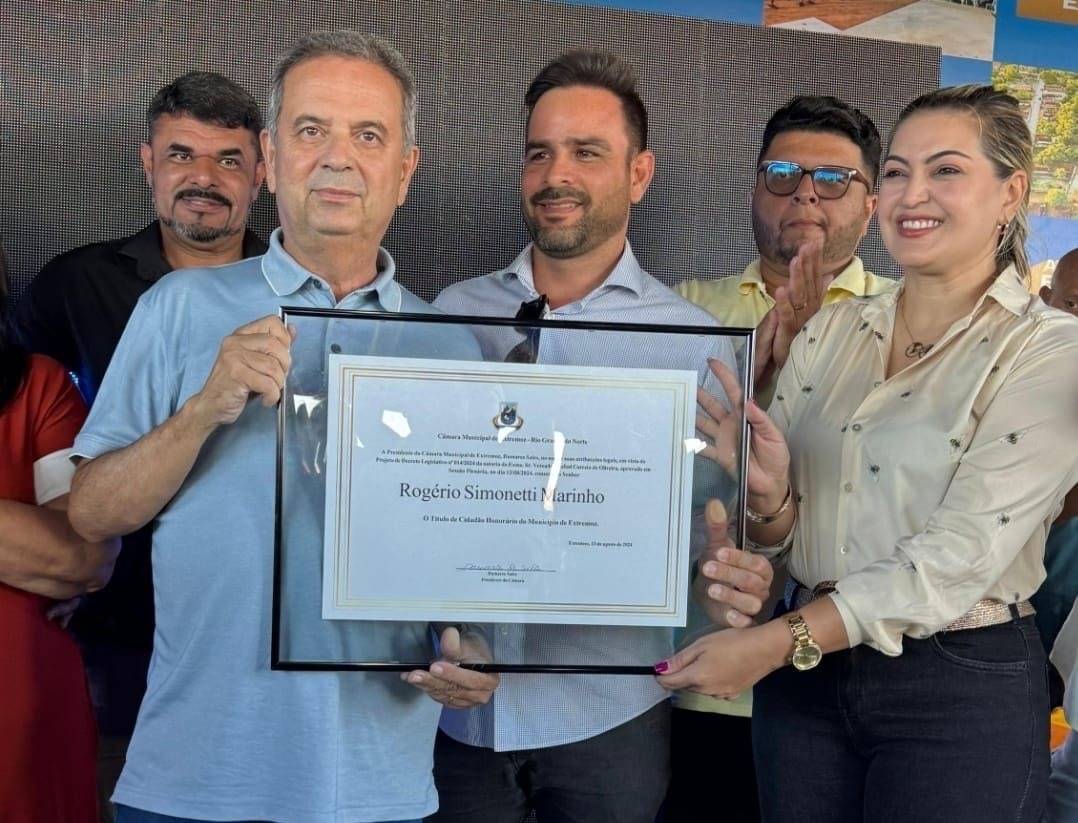 Extremoz entrega Título de Cidadão a Rogério Marinho