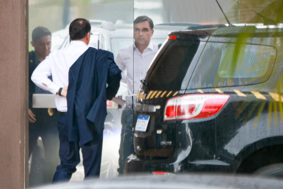 FireShot Capture 635 - Flávio relata a Bolsonaro crise com Michelle_ _Não vai se repetir__ - [www.metropoles.com].png