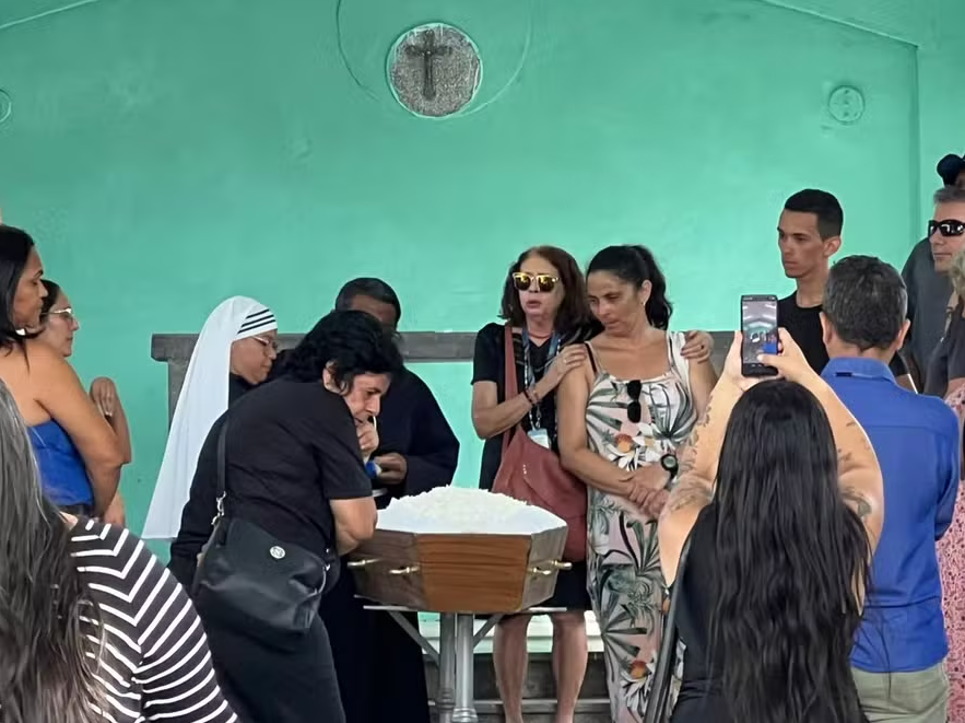 FireShot Capture 649 - Morto por leoa, Vaqueirinho é enterrado na presença só de uma prima_ - [oglobo.globo.com].png