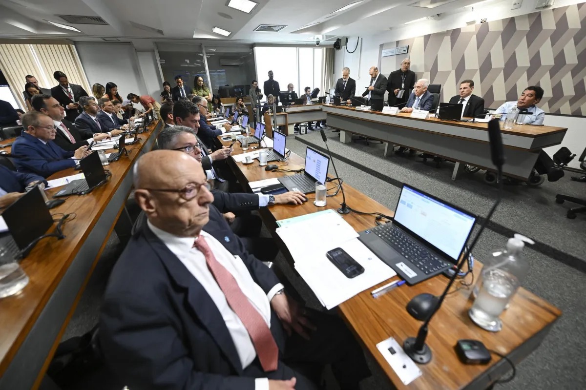Senadores durante reunião da CCJ nesta quarta-feira (17) para análise do PL da Dosimetria  • Foto: Saulo Cruz/AgÃªncia Senado