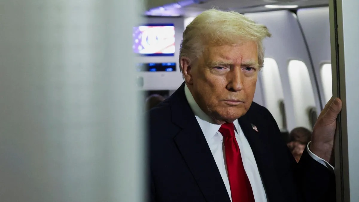 Donald Trump a bordo do Air Force One  • 25/11/2025 REUTERS/Anna Rose Layden