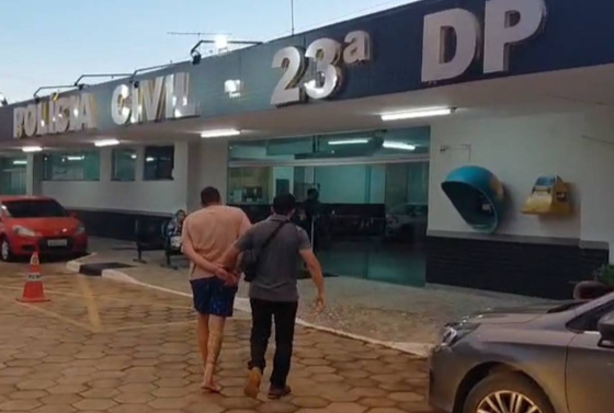 FireShot Capture 779 - Homem agride mulher com retrovisor de carro e alicate de unha no DF_ - [www.metropoles.com].png