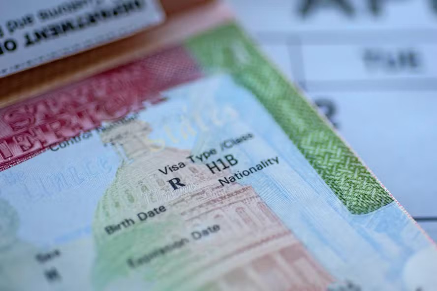 Visto americano | Foto mostra visto H1B dos EUA — Foto: Bloomberg
