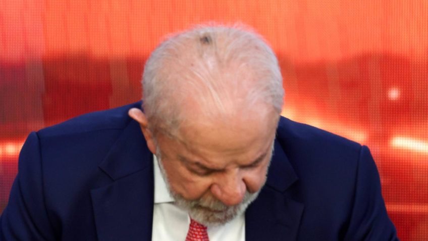 Lula mancha na cabeça