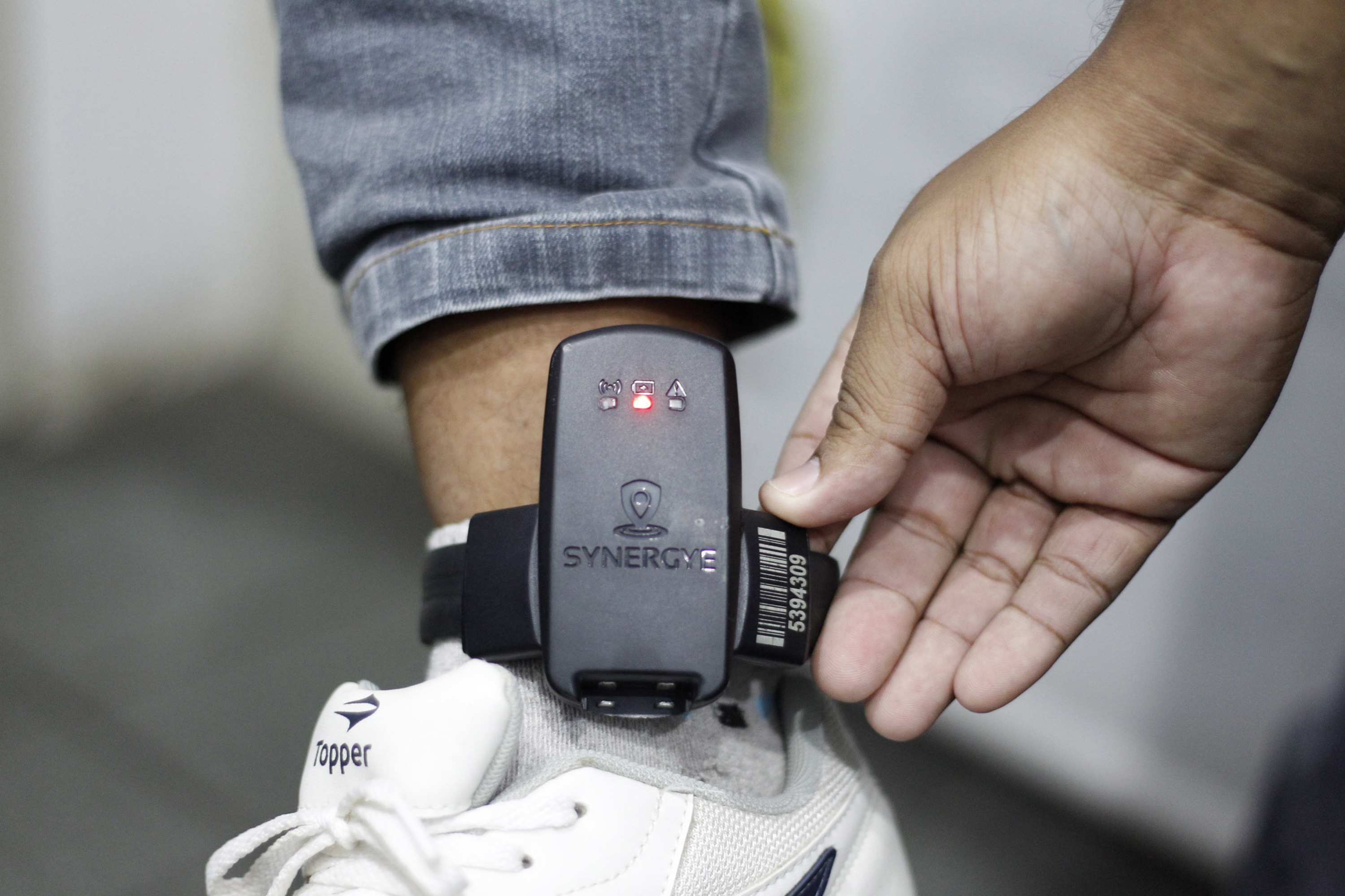 Tornozeleira eletrônica