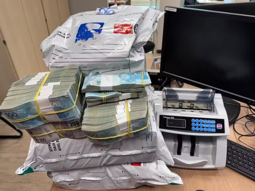 Quatro suspeitos, entre eles um ex-assessor de deputado federal, foram presos após saque de R$ 2,7 milhões — Foto: Reprodução