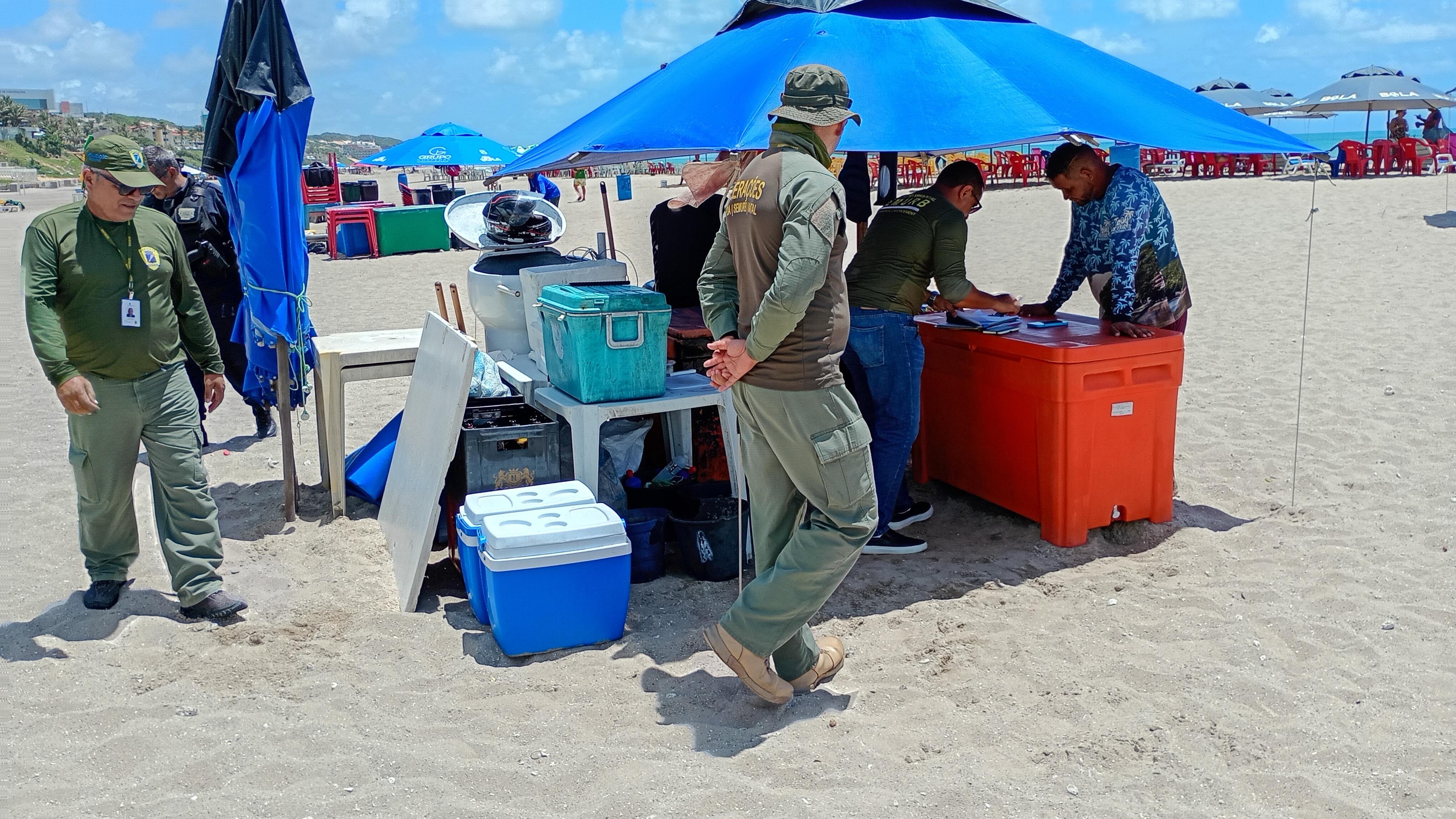 Fiscalização na orla de Natal | Crédito: Fiscalização Ambiental/Semur