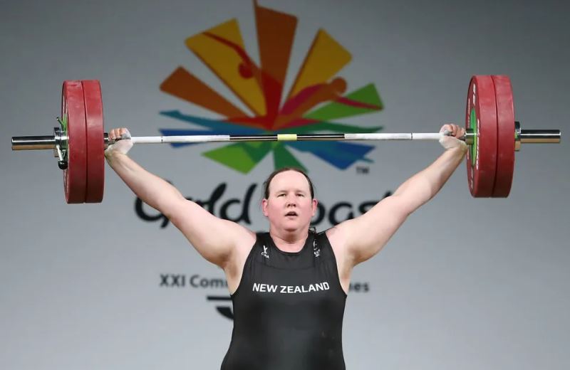 Laurel Hubbard , primeira atleta trans nas Olimpíadas, competiu no levantamento de peso em Tóquio 2021 — Foto: Scott Barbour/Getty Images