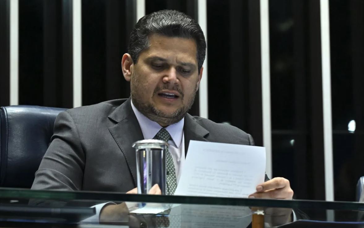 Davi Alcolumbre (União-AP), durante sessão no plenário  • Jefferson Rudy/Agência Senado