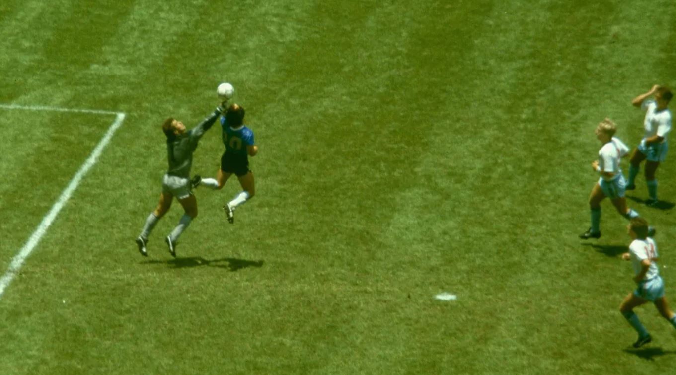 Momento do gol de Maradona que ficou conhecido como 