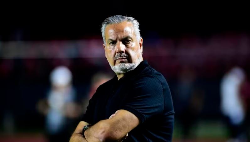 José Boto, diretor de futebol do Flamengo, no Morumbis para duelo com São Paulo — Foto: Marcos Ribolli