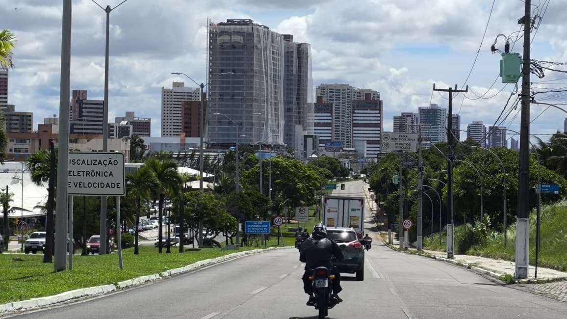avenida engenheiro Roberto freire | Crédito: Foto: Demis Roussos |Texto: PGM