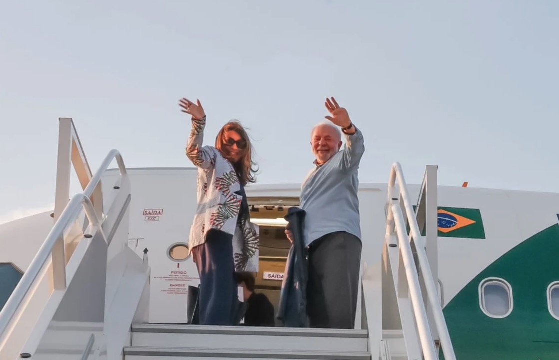 Lula e Janja viajando | viagem | avião | Imagem: Reprodução/ Redes Sociais/ Janja