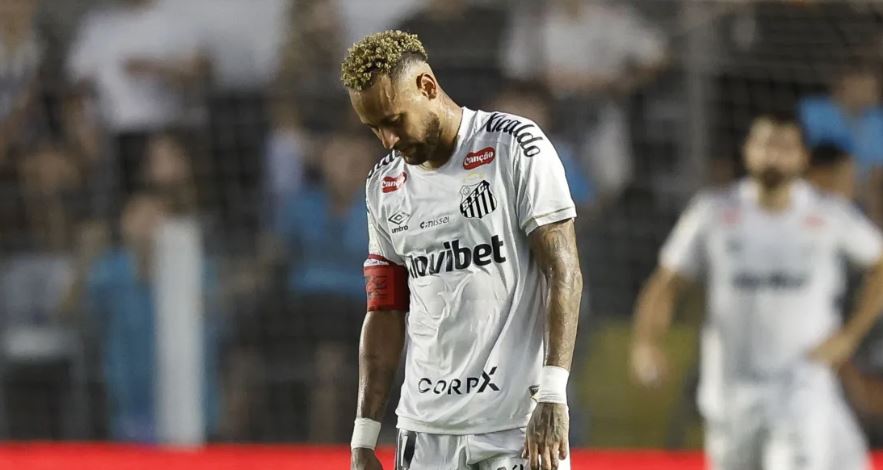 Neymar após derrota do Santos para o Fluminense • Miguel Schincariol/Getty Images