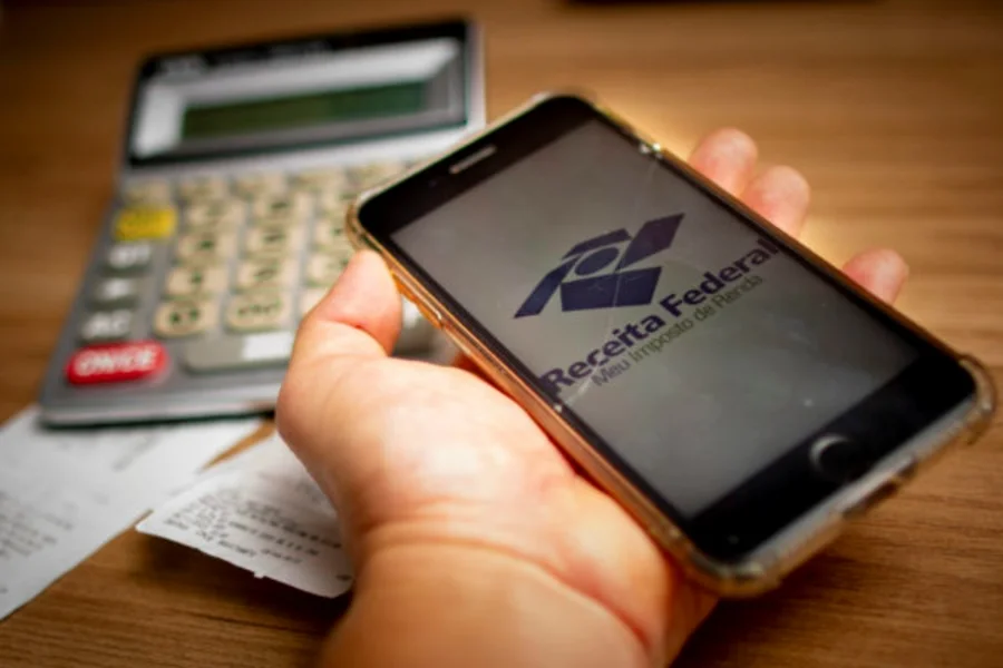 732667ef-imposto-de-renda-brasil-leao-receita-federal-3-600x400-1.webp