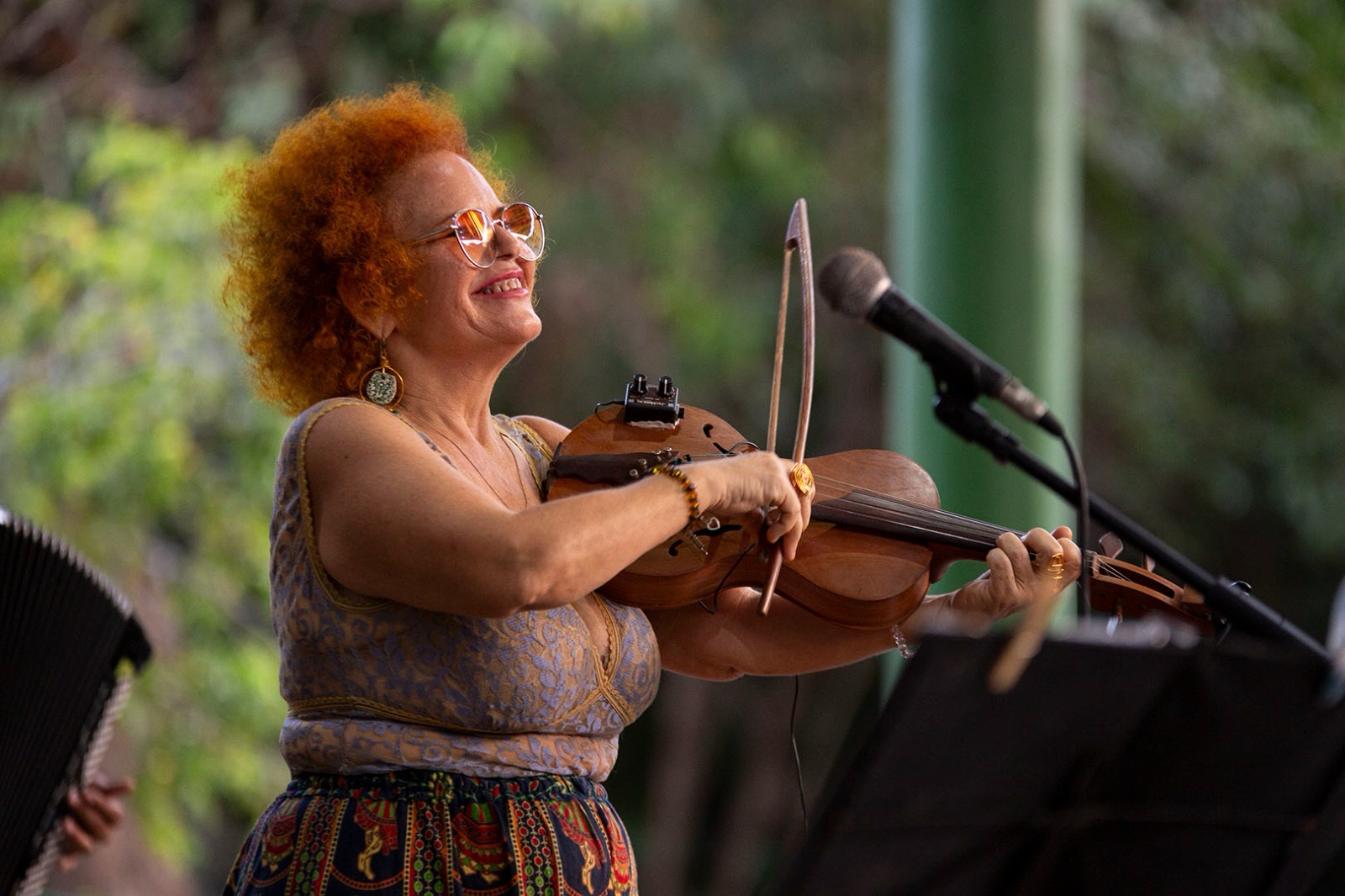 A compositora, rabequeira e violinista potiguar Tiquinha Rodrigues, transita entre a cultura popular, a espiritualidade, os palcos e a prática erudita. - Foto: divulgação Idema