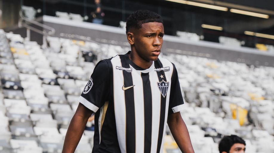 Jovem também desperta interesse de outro gigante europeu (Foto: Luís Amaral / Atlético)