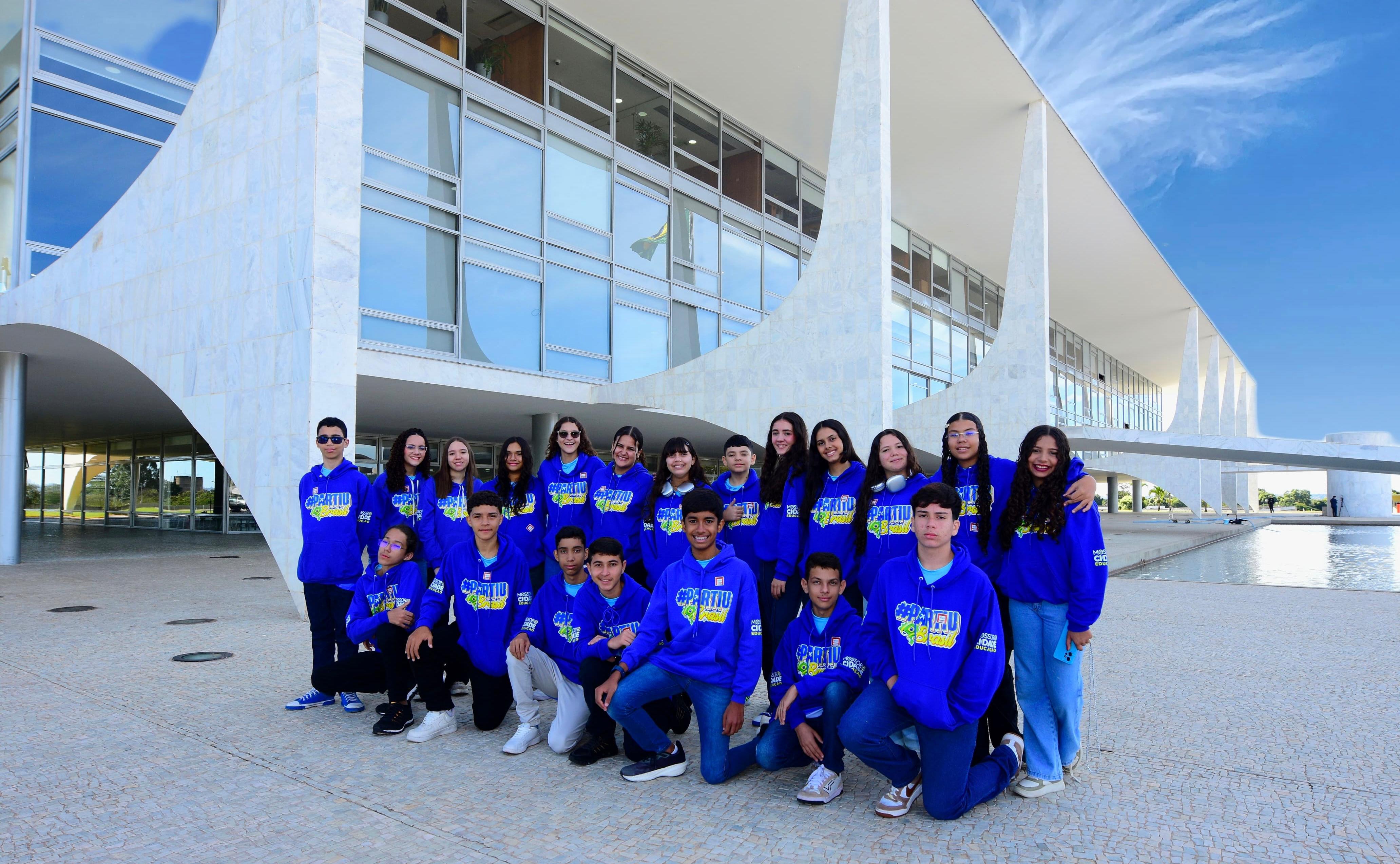 Alunos da Rede Municipal de Mossoró visitam Palácio do Planalto durante intercâmbio em Brasília