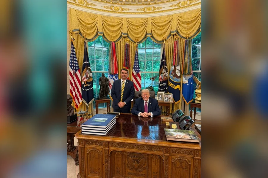 flavio-e-recebido-por-trump-na-casa-branca-metropoles-.webp