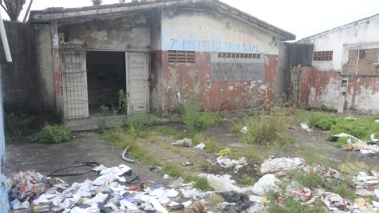 delegacia-abandonada-nas-quintas-foto-Jose-Aldenir-Agora-rN.jpeg