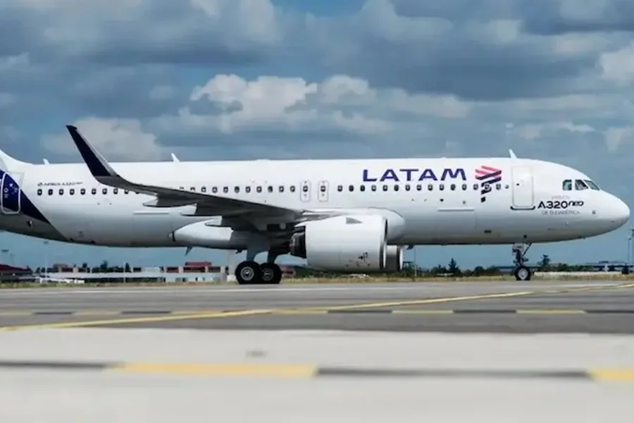 Aviao-da-Latam-tem-problema-na-turbina.webp