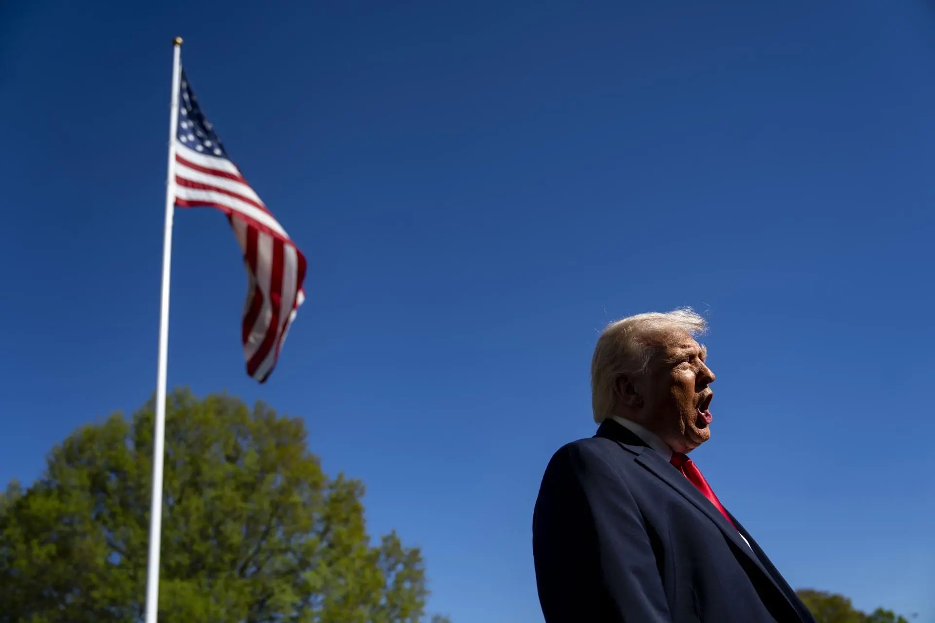 O presidente americano, Donald Trump, em imagem de arquivo no jardim da Casa Branca (Foto: BONNIE CASH/EFE/EPA)