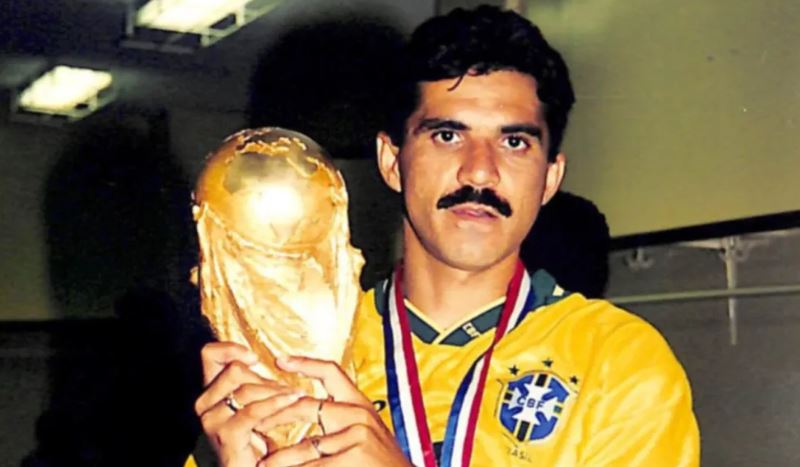Ricardo Rocha se machucou na estreia contra a Rússia, mas foi tetracampeão — Foto: Acervo CBF
