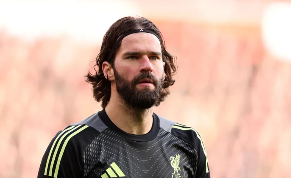 Alisson: goleiro do Liverpool é titular da seleção brasileira ((Foto: Michael Regan/Getty Images))