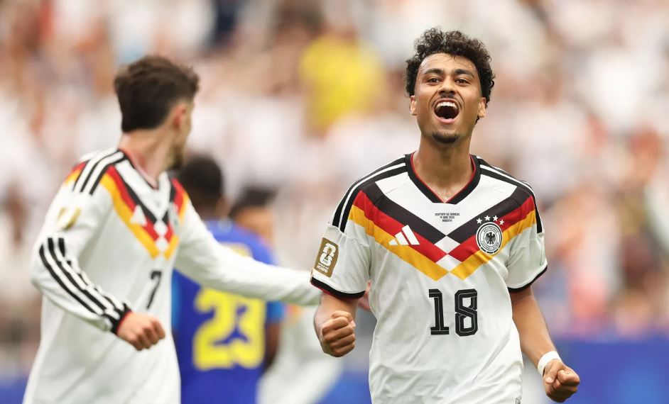 Nathaniel Brown comemora o quinto gol da Alemanha contra Curaçao • Julian Finney - FIFA/FIFA via Getty Images