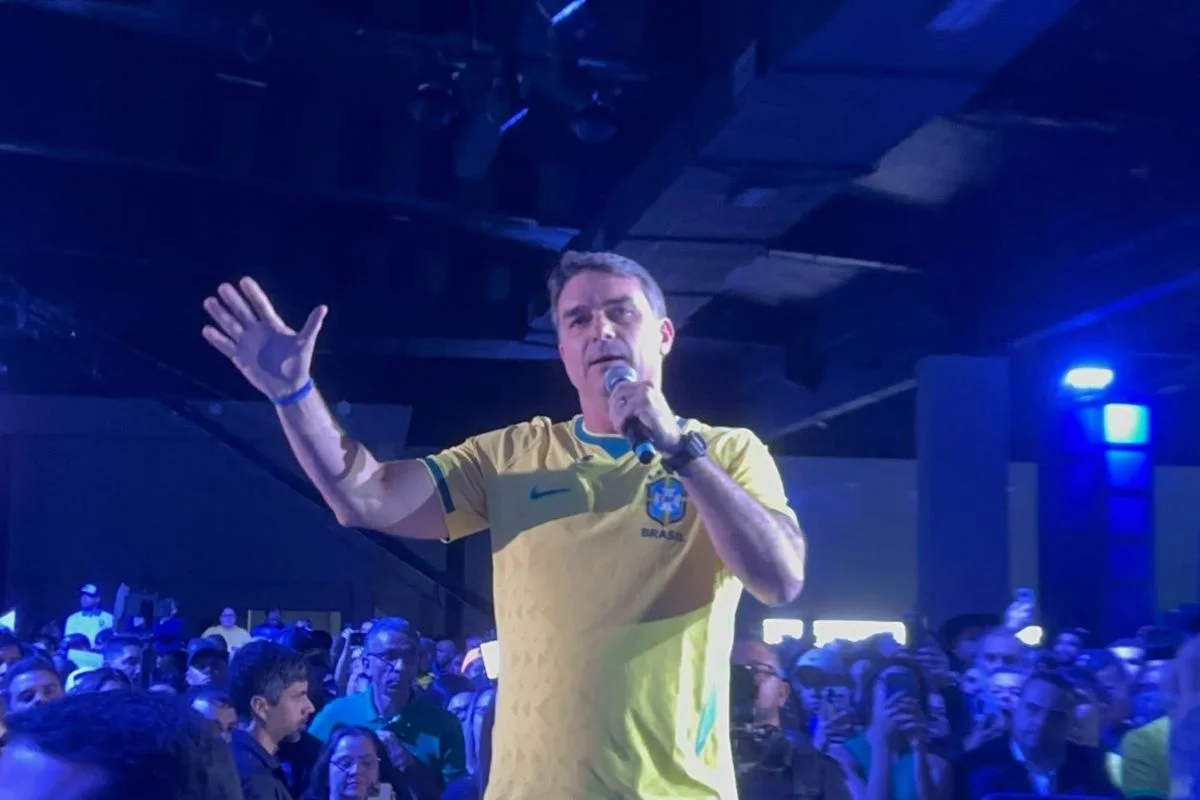 Flávio Bolsonaro - Metrópoles 