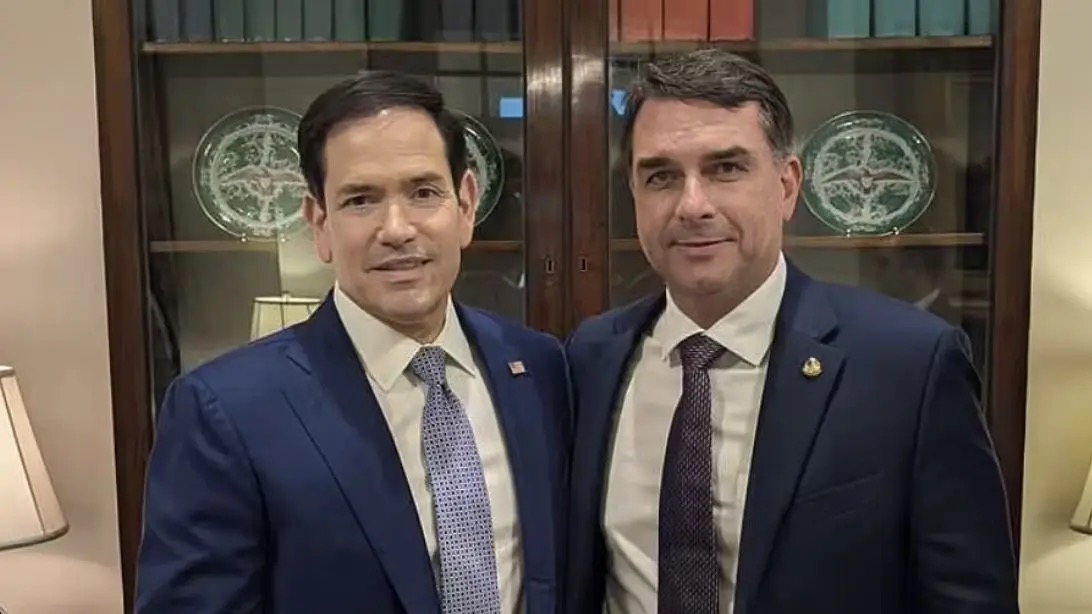 O secretário de Estado dos EUA, Marco Rubio (esq.), e o senador Flávio Bolsonaro. 27/05/2026 - (X/Reprodução)