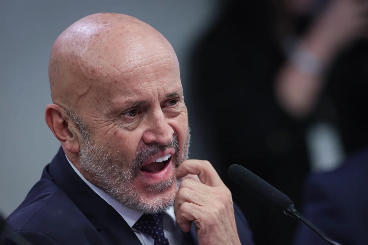 Antonio-Carlos-Camilo-Antunes-o-Careca-do-INSS-e-ouvido-na-Comissao-Parlamentar-Mista-de-Inquerito-CPMI-do-INSS-Metropoles-7-2.webp