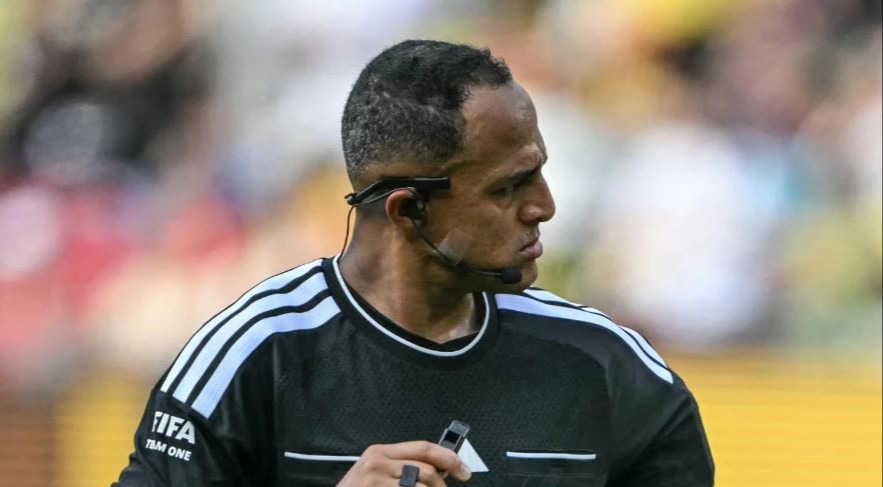 Árbitro americano Ismail Elfath costuma apitar liga em que Messi defende o Inter Miami. MAURO PIMENTEL / AFP