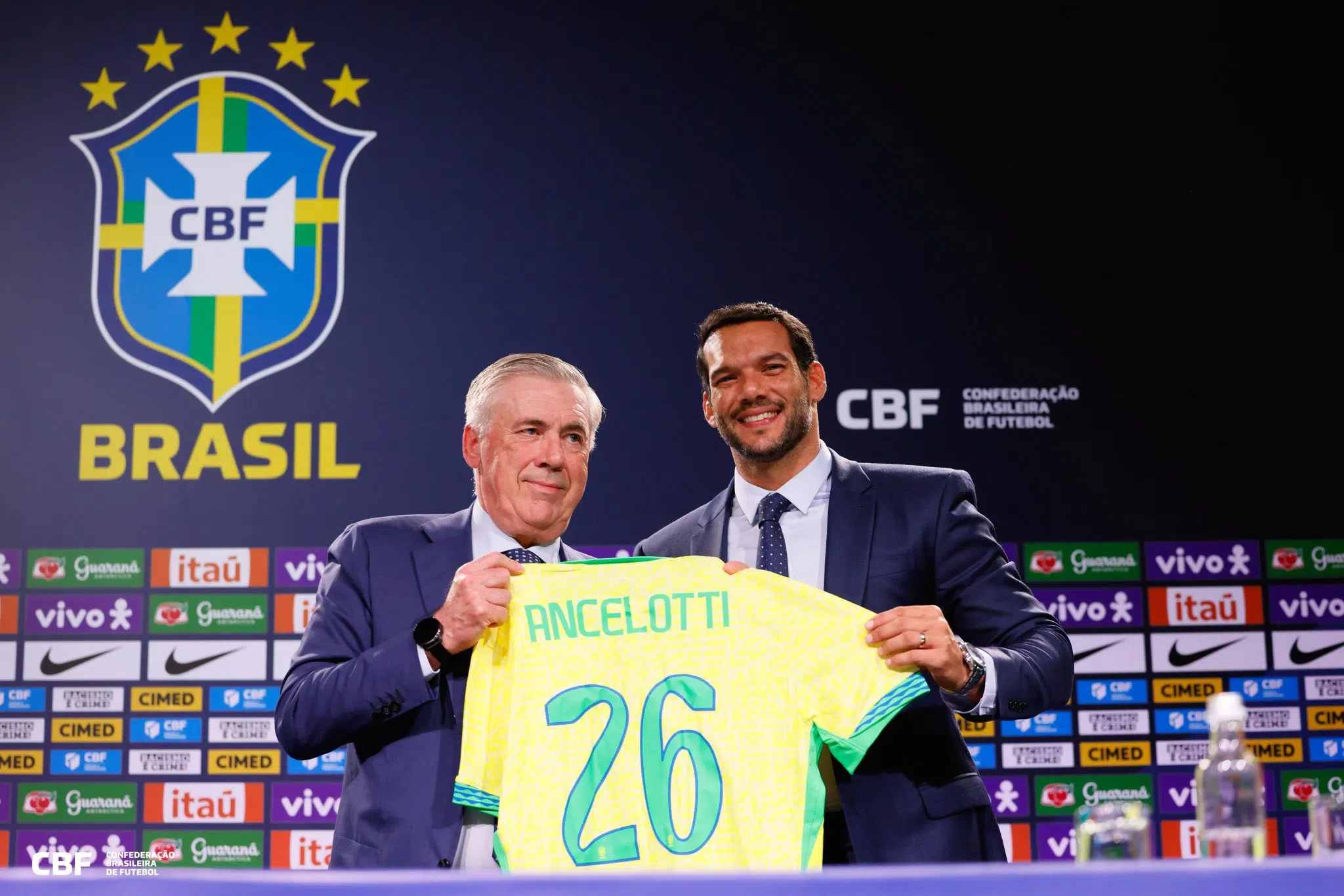 Samir Xaud e Ancelotti - Foto: Rafael Ribeiro/CBF