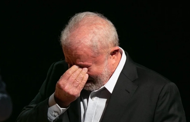 lula-chorando-foto-Rafaela-Felicciano-Metropoles.jpeg