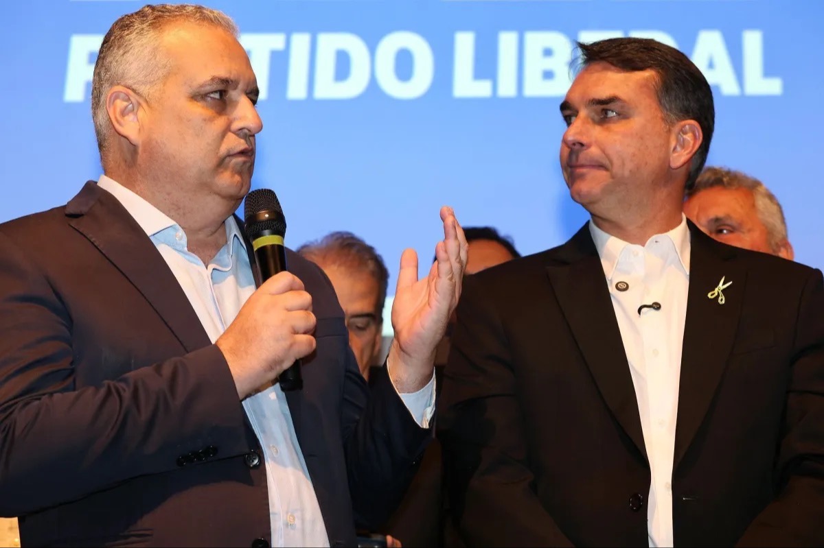 O deputado Alfredo Gaspar (PL-RN) e o senador Flávio Bolsonaro (PL-RJ)  • Foto: Beto Barata/PL