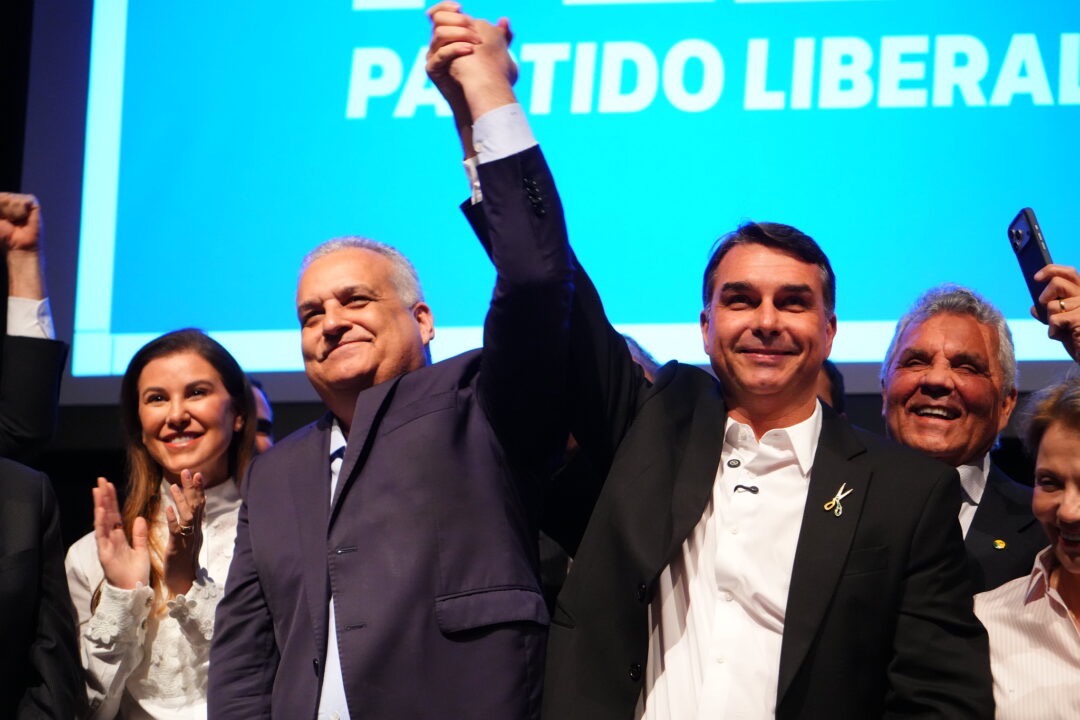 Alfredo Gaspar e Flavio Bolsonaro | Foto: Vittor Sales