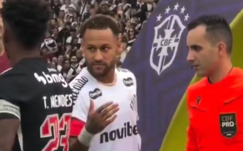 Thiago Mendes deixou Neymar no vácuo em Vasco x Santos — Foto: Reprodução