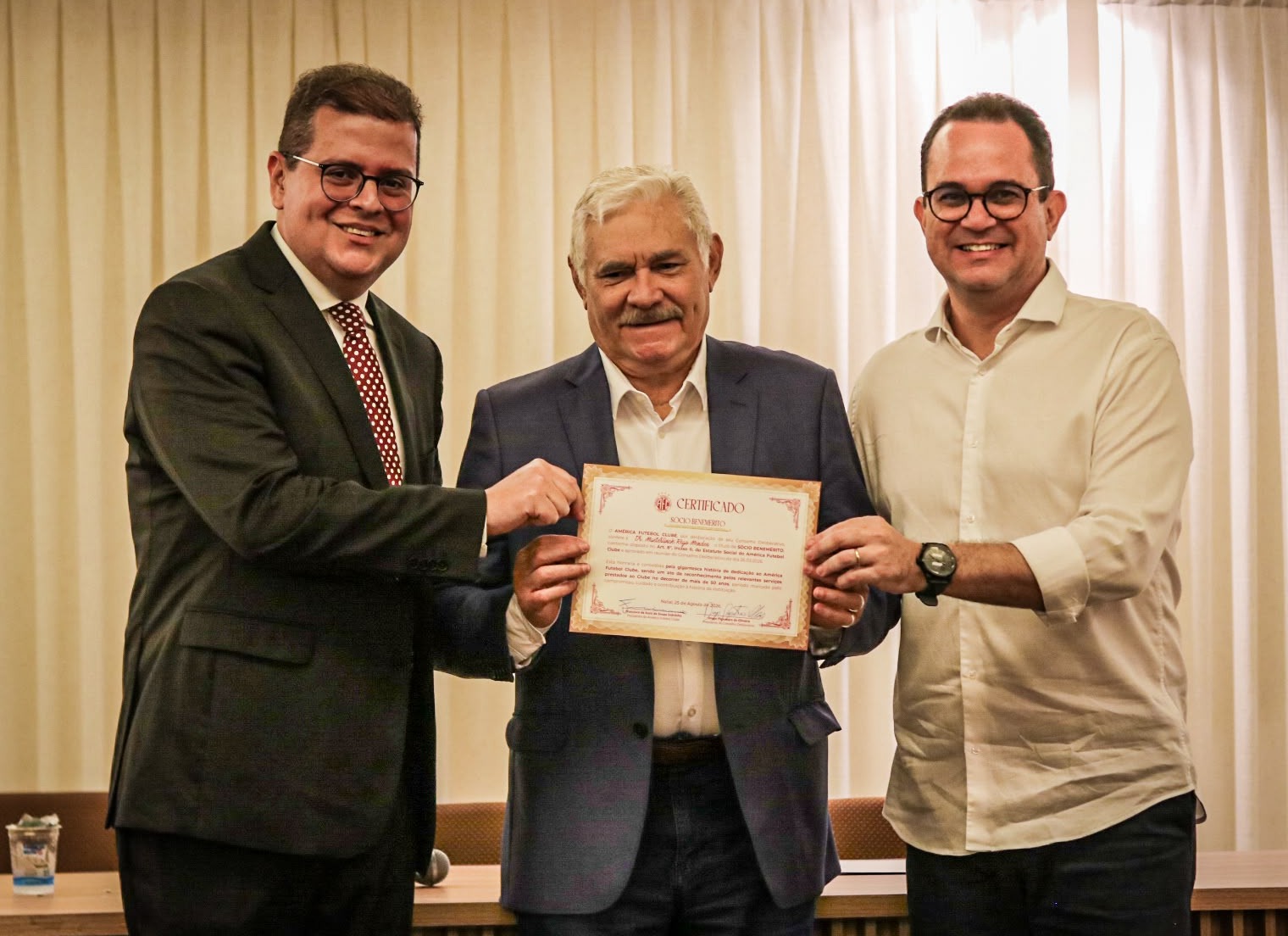55 anos de América: Maeterlinck Rêgo recebe título de Sócio Benemérito do clube