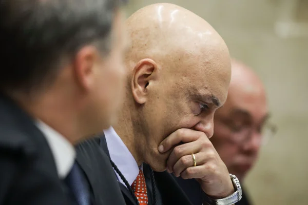 ministros-do-supremo-tribunal-federal-stf-andre-mendonca-e-alexandre-de-moraes-durante-sessao-da-corte-metropoles-6-1-scaled.webp