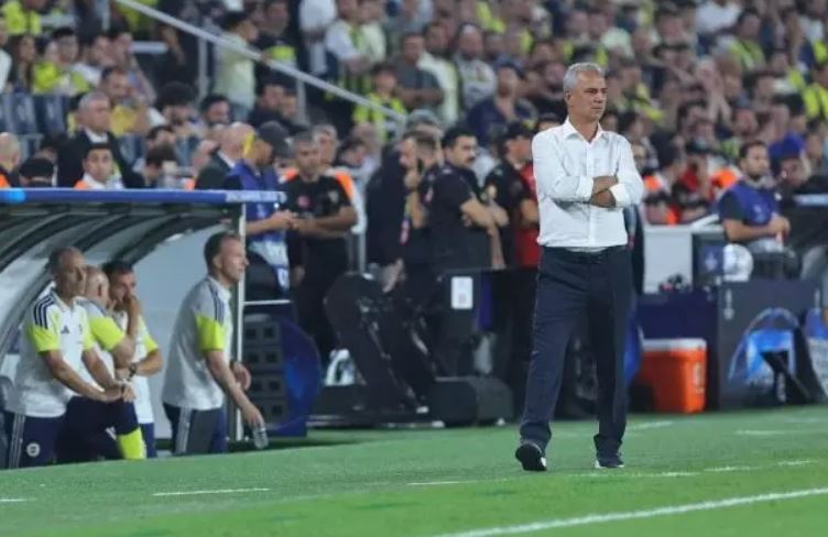 Ismail Kartal, técnico do Fenerbahçe, ao lado de Gian Piero Gasperini, treinador da Roma – Foto: Burak Kara/Getty Images / Jogada10 