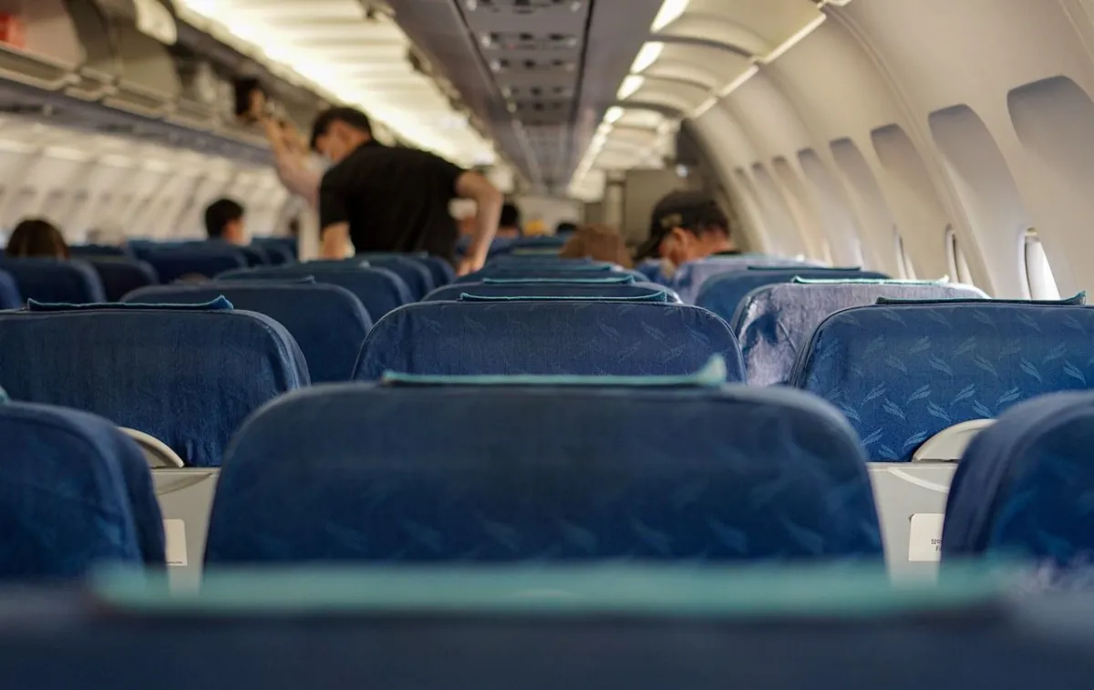 aircraft-cabin-5535467_1280.webp